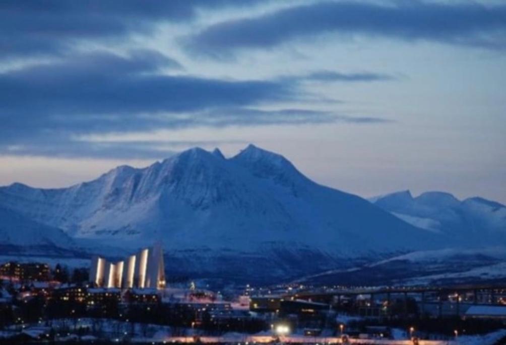 Polar Cozy Apartment - With View And Free Parking ทรอมโซ ภายนอก รูปภาพ